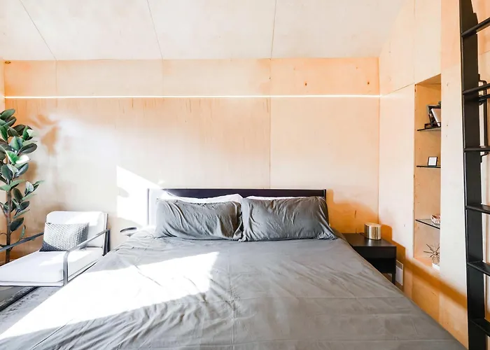 Bunkies-the Commissioner * Ottawa